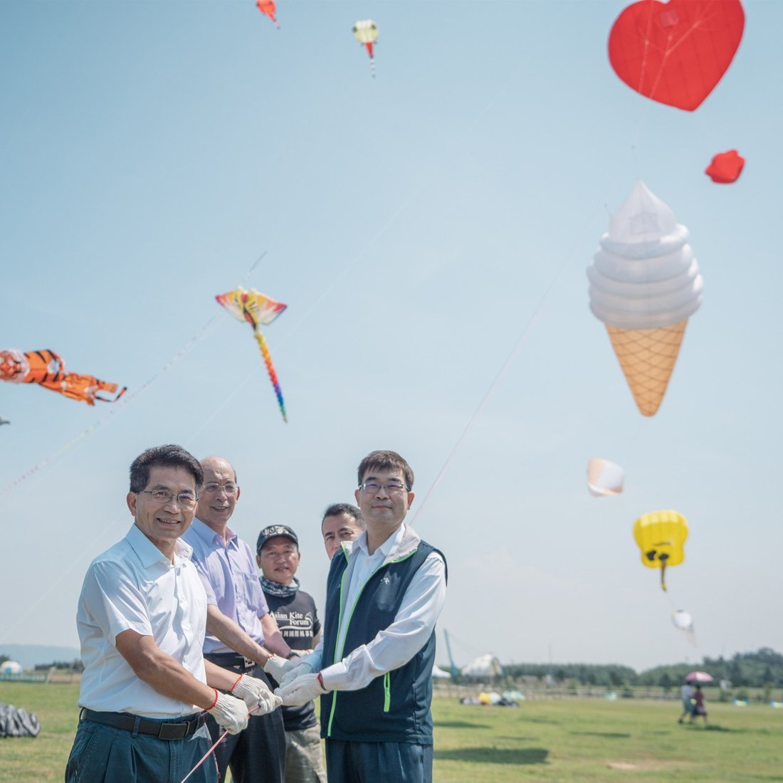 9KM 5m Ice Cream Kite Line Laundry Pendant Soft Inflatable Marine Theme Show Kite for Kite Festival 30D Ripstop Nylon with Bag